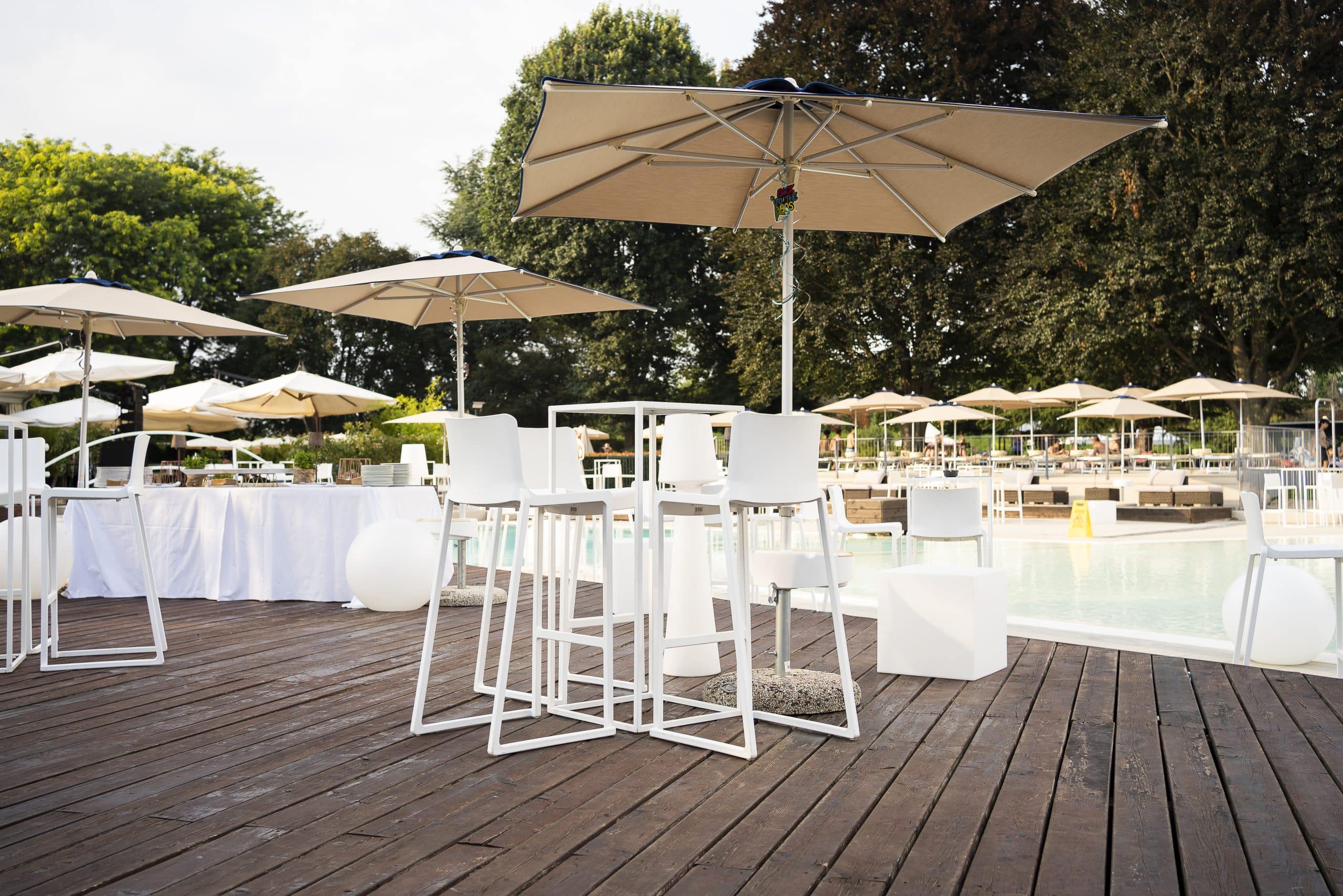 Rosso Food and More bordo piscina