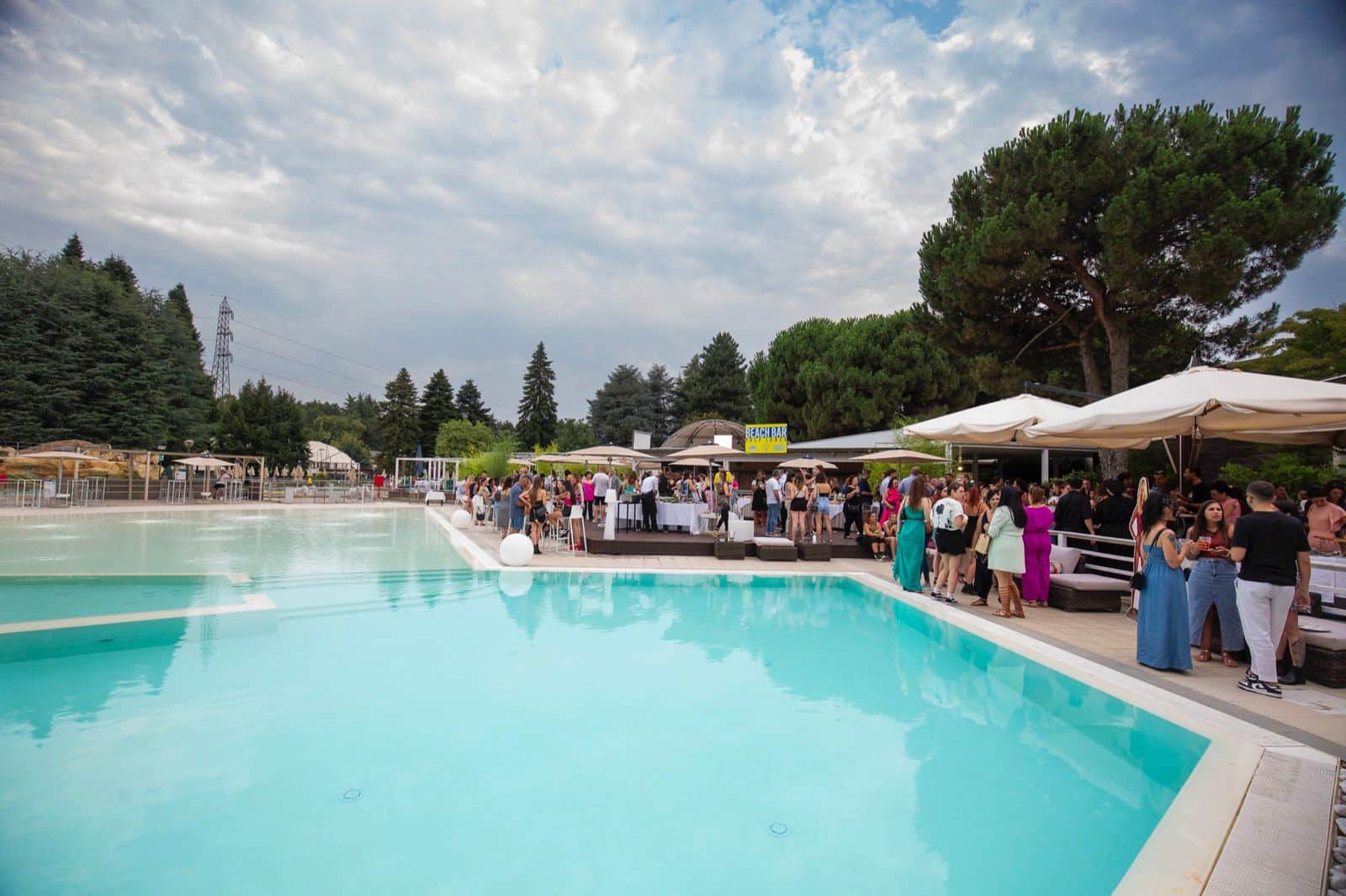 Rosso Food and More bordo piscina