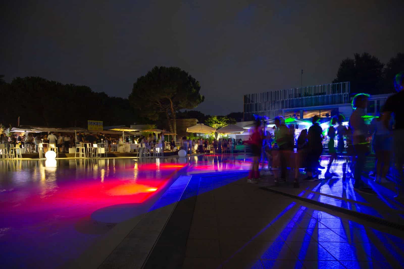 Rosso Food and More bordo piscina