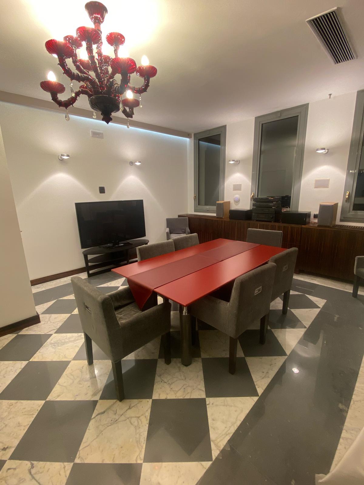 Sala meeting COWO Magenta