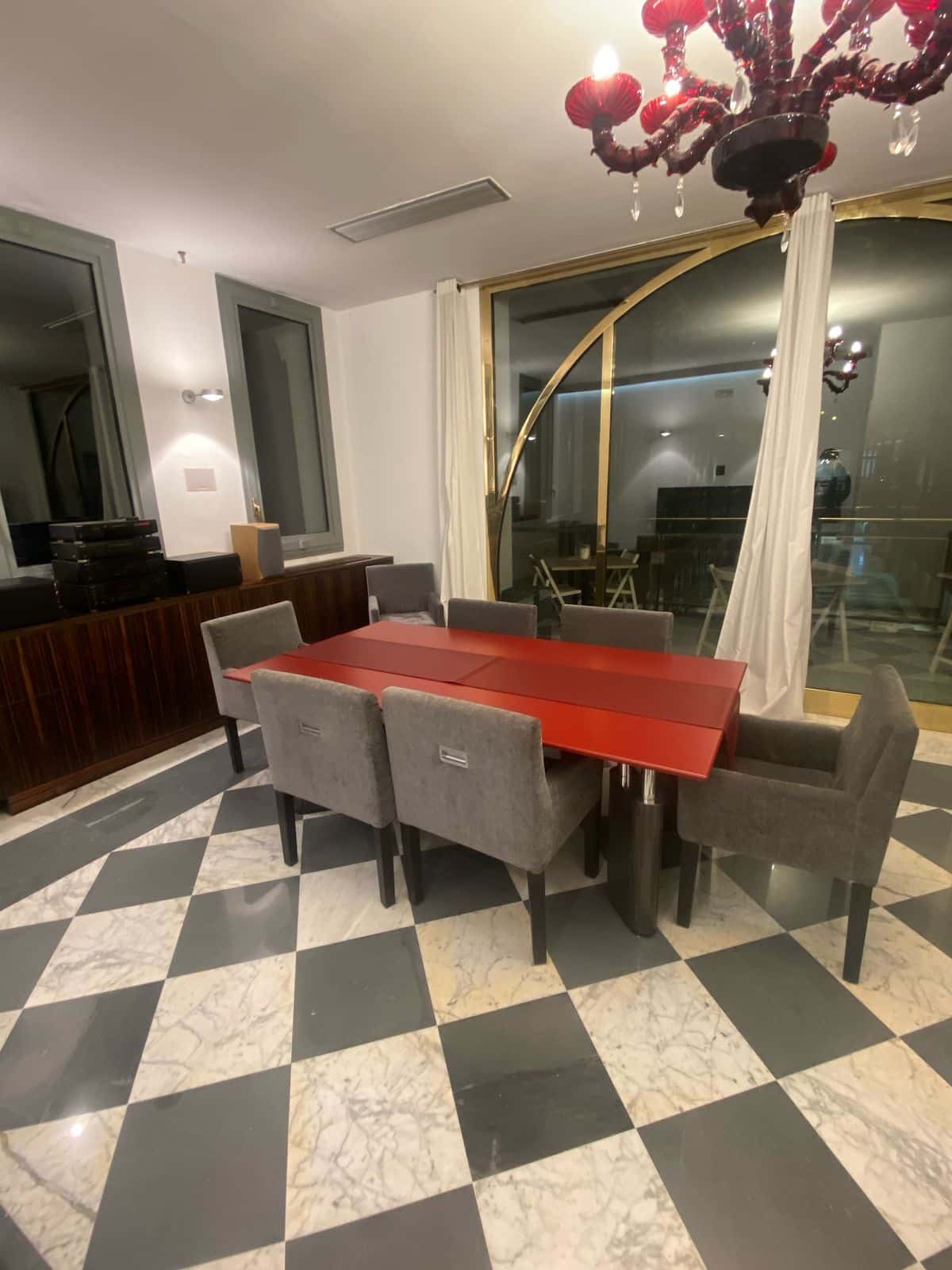 Sala meeting COWO Magenta